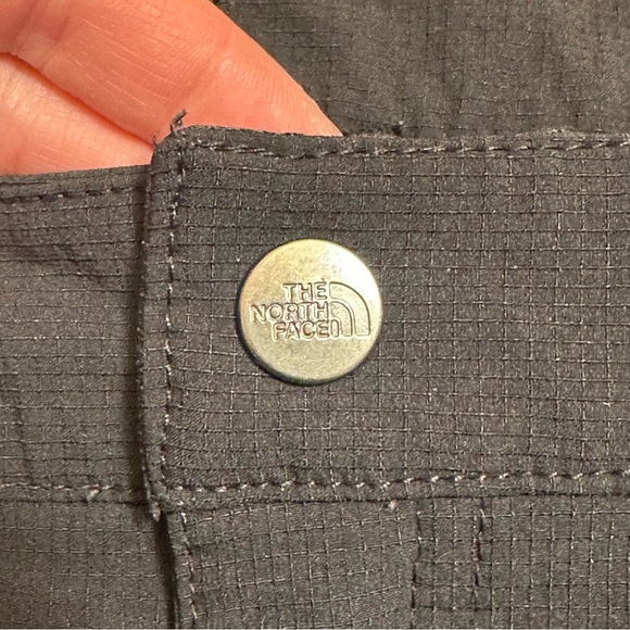 The North Face Women’s Black Shorts Size 4 - Picture 2 of 10
